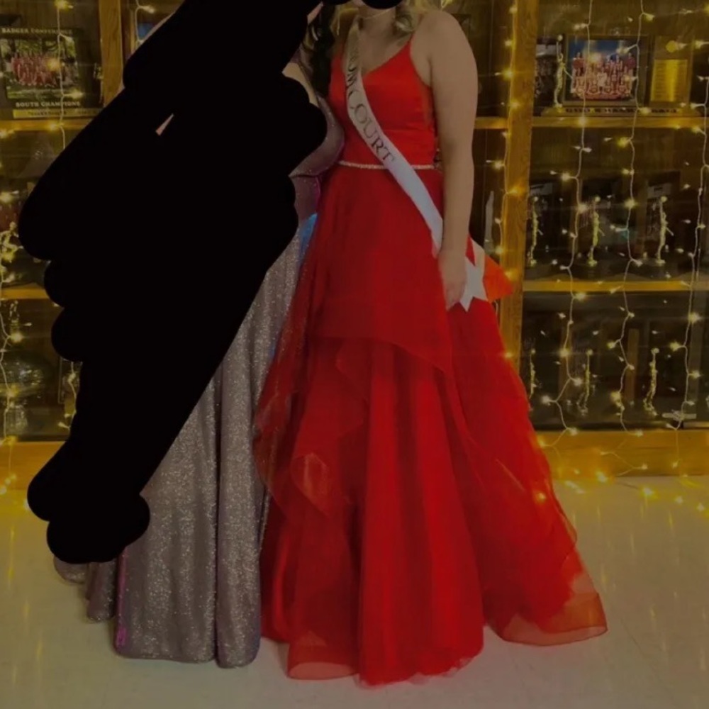 Red ball gown prom dress:)